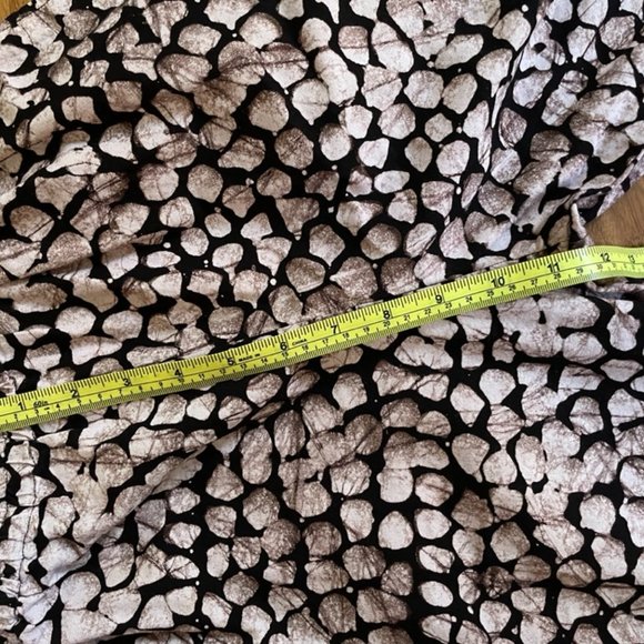 Fahari Bazaar batik pants in white and brown - Picture 8 of 10